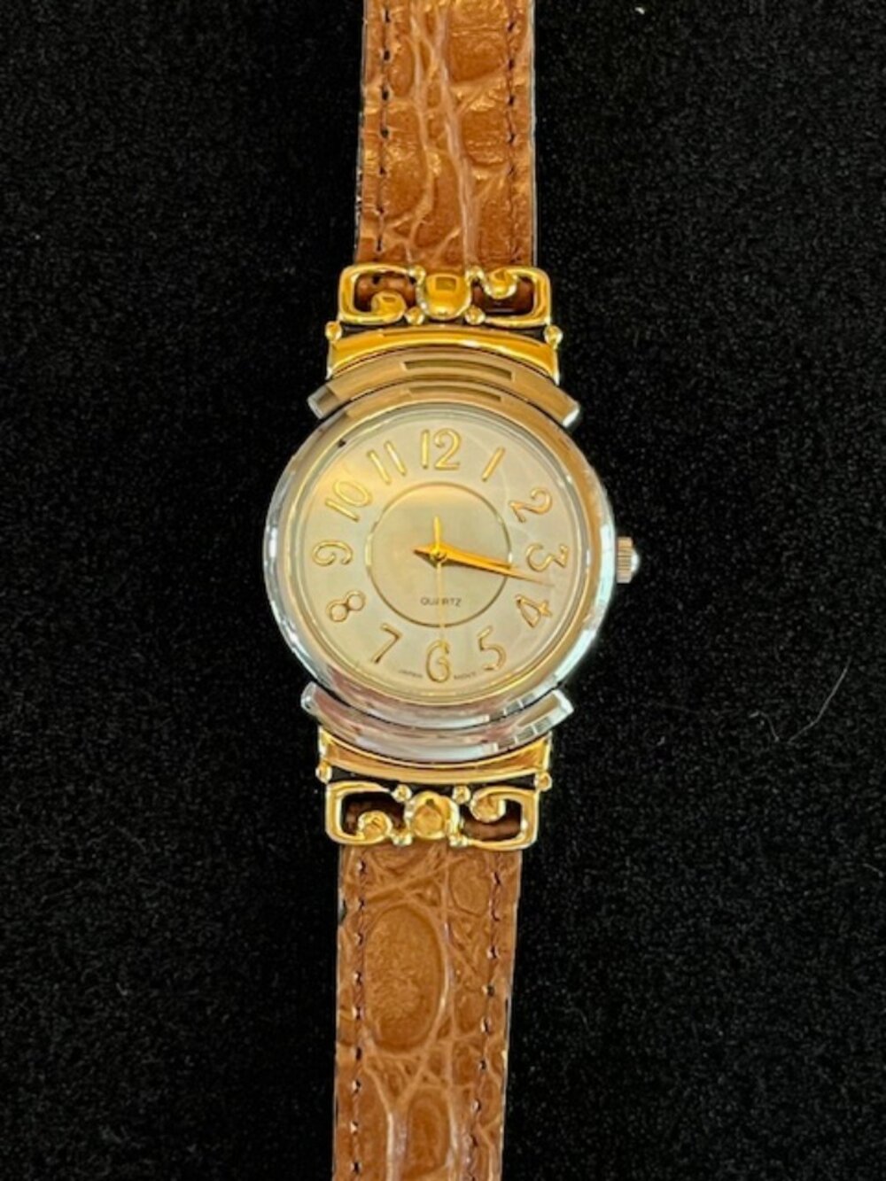 AVON | Two-sided Brown or Black Leather Band Reversible Watch-EUC-NEW Battery